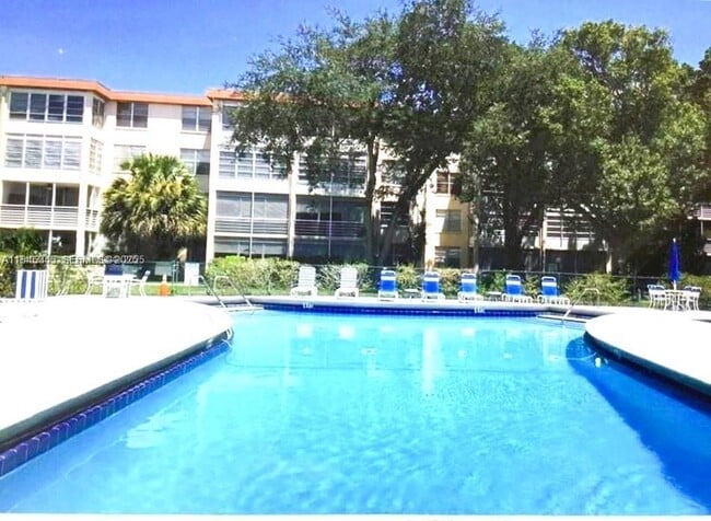 Building Photo - 2600 NW 49th Ave Unit 112