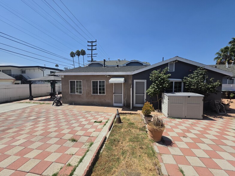 1038 Raymond Ave