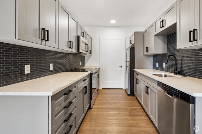 2BR, 2BA - 907SF