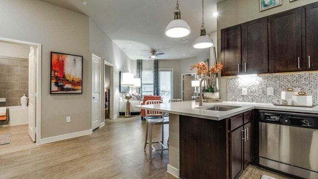 Photo - Capitol at Stonebriar