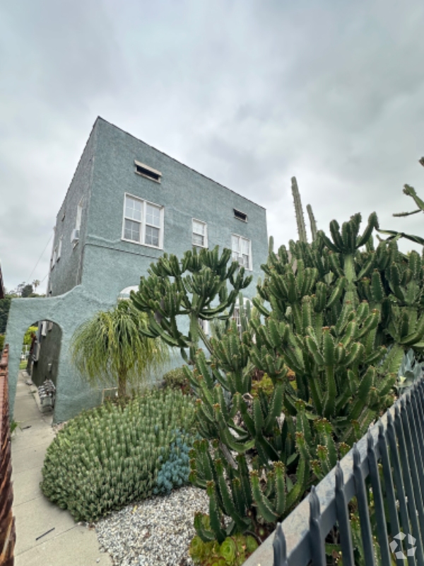 Building Photo - 927 1/2 Parkman Ave Unit 927 1/2 Rental