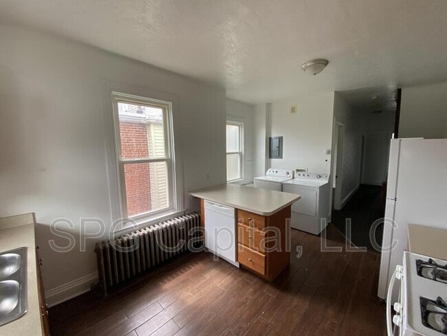 Photo - 214 W Jackson St