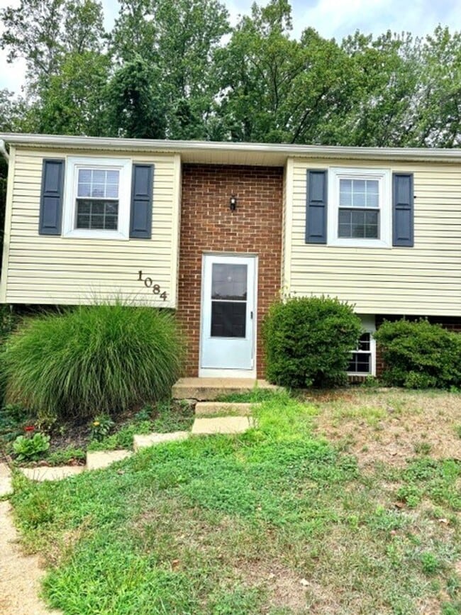 Building Photo - 3 Bedroom Townhouse in Arnold