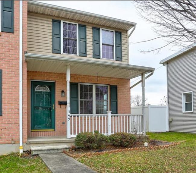 Building Photo - Beautiful 3 Bedroom, 1.5 Bath Townhome in Elizabethtown!