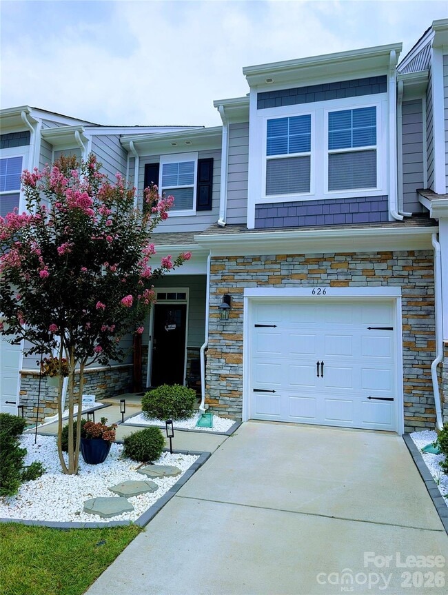 Building Photo - 626 Altamonte Dr