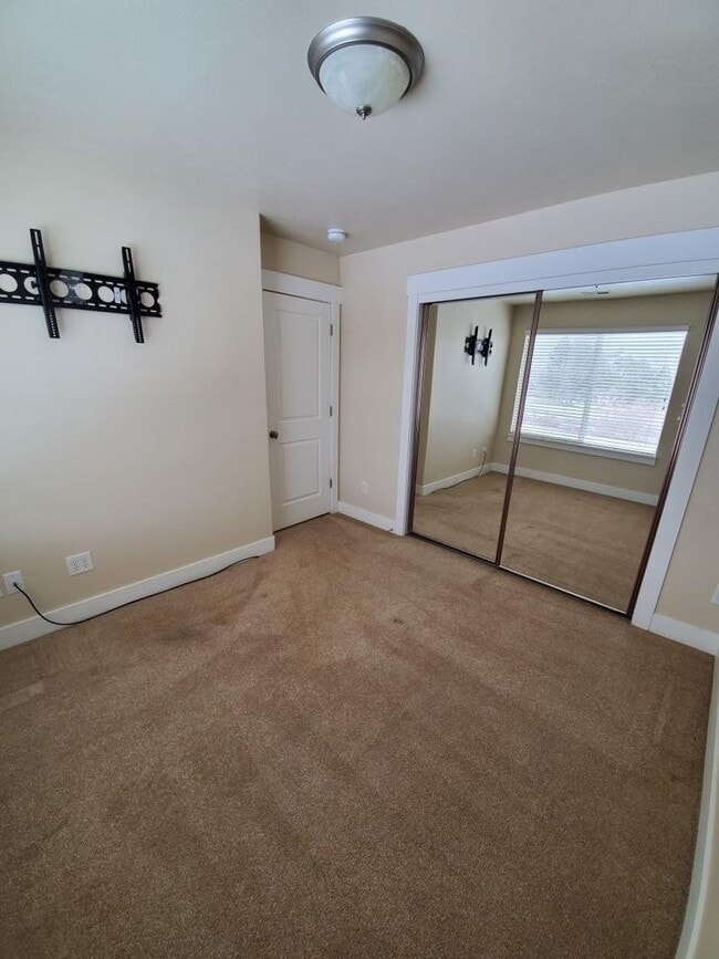 Photo - 1049 Quarry View Way