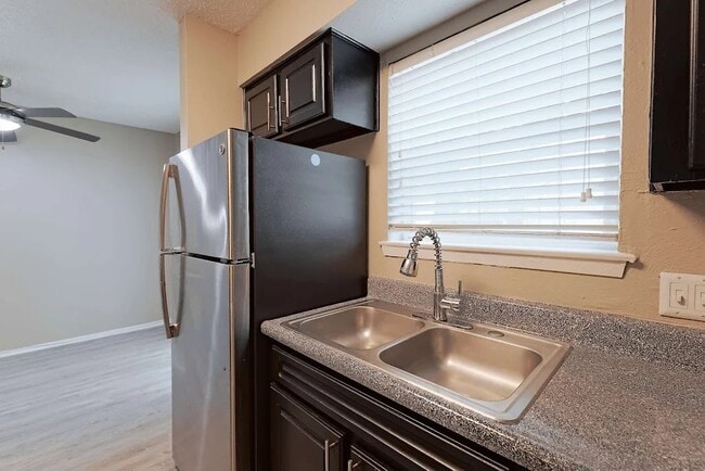 Photo - 531 Bedford Rd Unidad 112