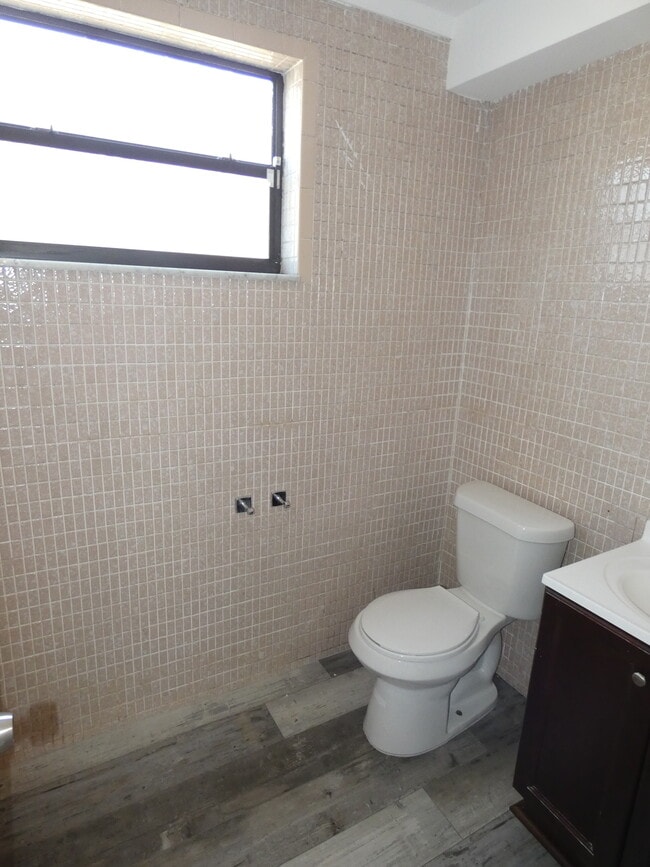 Photo - 14212 NE 4th Ave