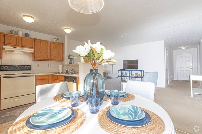 2BR, 2BA - 1,080 SF - Dining Area