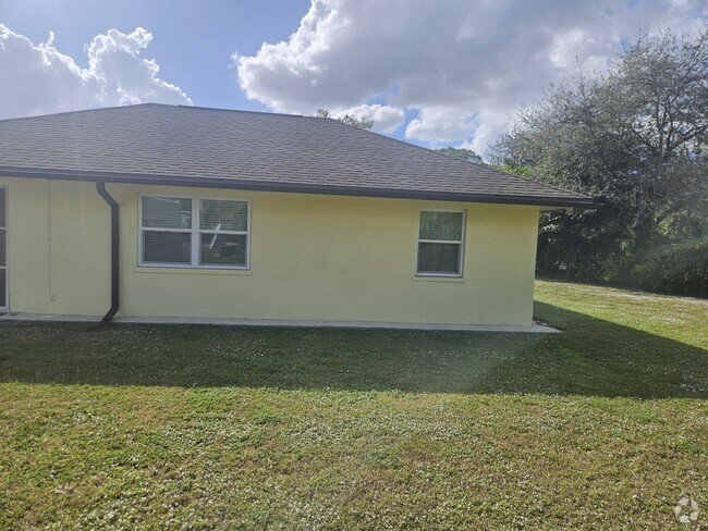 Building Photo - 10065 Illinois St Rental