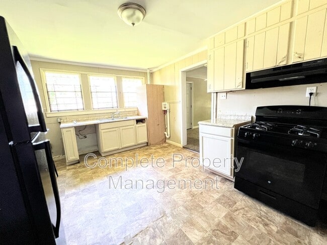 Photo - 3625 Grasselli Ave SW