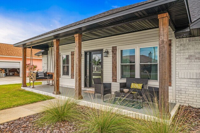 Photo - Stunning 4 bedroom with two bonus spaces, ...