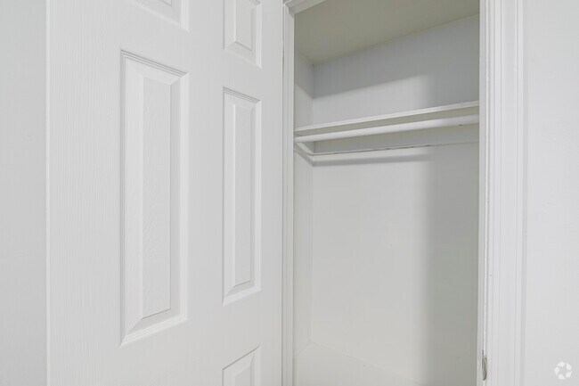 2BR, 1BA - 806SF - Second Closet