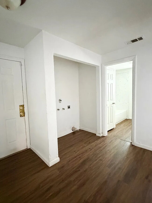 Photo - 3822 Haywood St