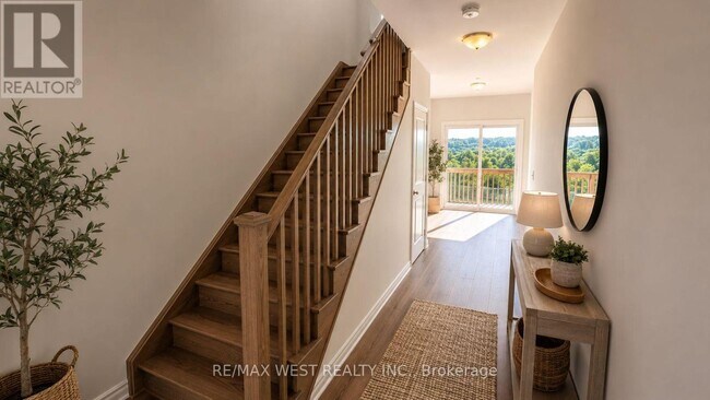 Photo - 15 Inverary Cres