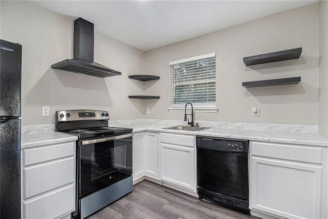 Room in Single Family Home on Newberry Trail