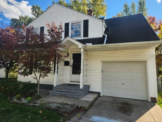 Building Photo - Charming 3-Bedroom Property in Prime Location
