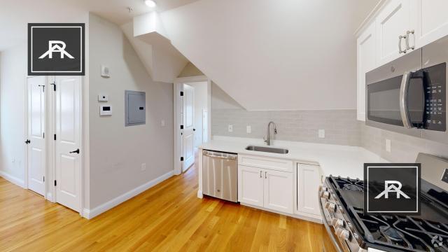 Building Photo - 2 bedroom in Allston MA 02134 Unit 3 Rental