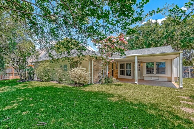 Photo - 2922 Lakefield Way