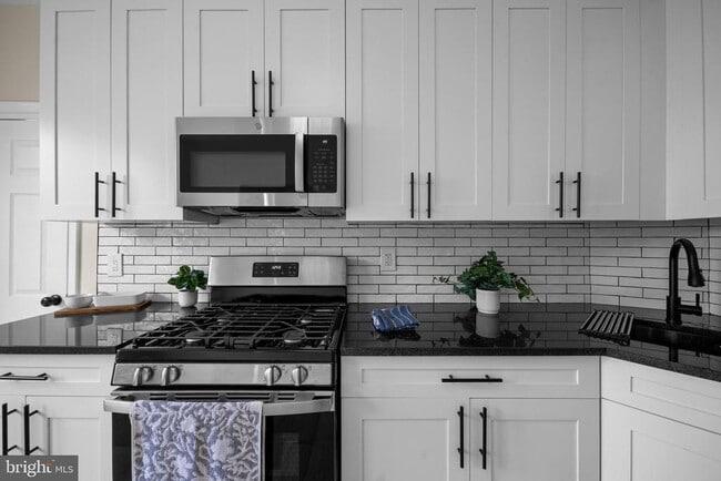 Photo - 7608 Chelwynde Ave