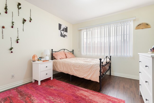 Photo - 1102 W 29th St Unit 11