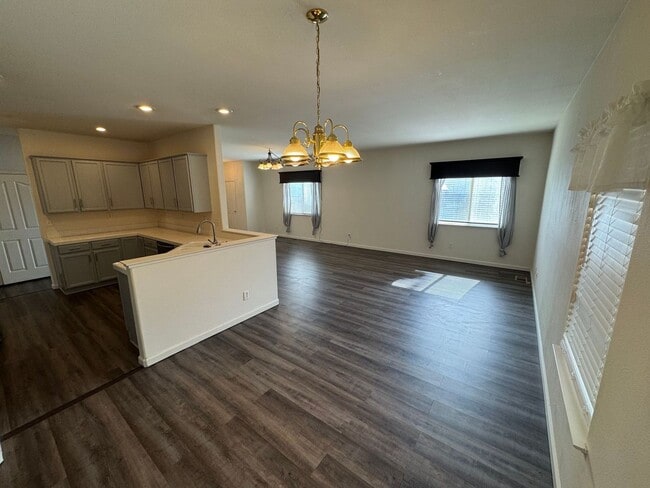 Photo - Quiet Home on Cul-De-Sac Available now!!
