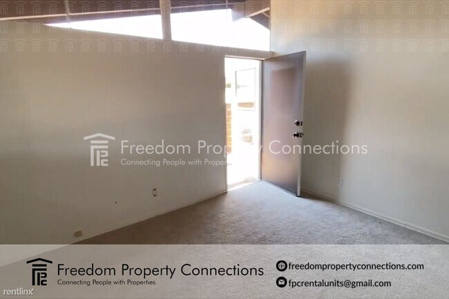 Photo - Studio, 1 bath Triplex - 401 North Lupine ...