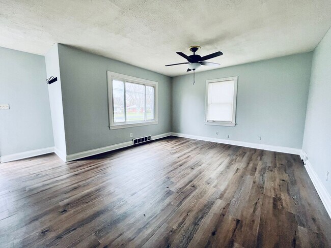 Photo - Four Bedroom off Dixie Highway House