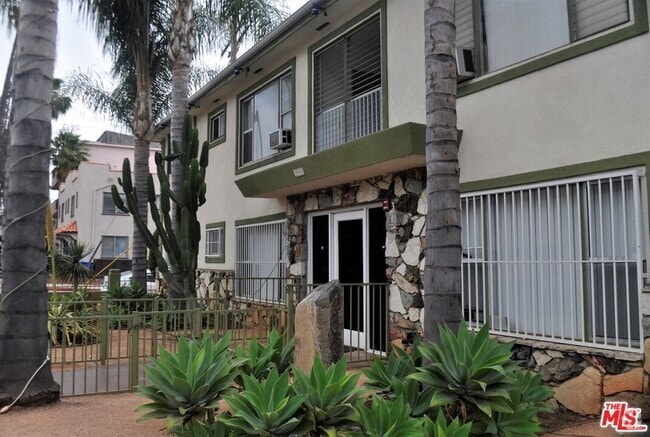 Building Photo - 5950 Carlton Way Rental