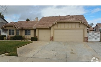 3143 Mariposa Ave