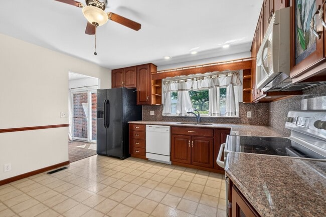 Photo - 3145 Matlock Dr