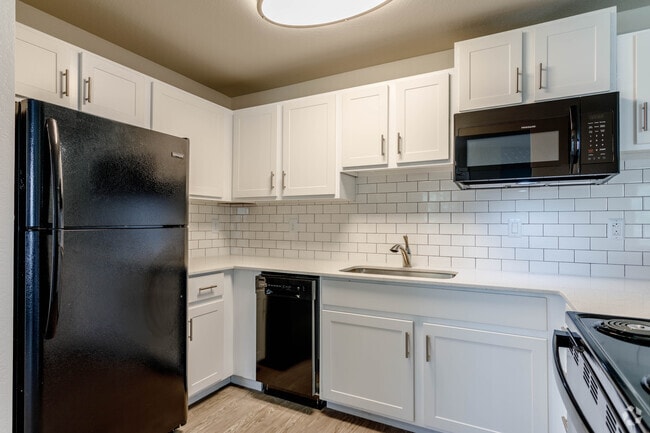 1BR, 1BA - 724SF