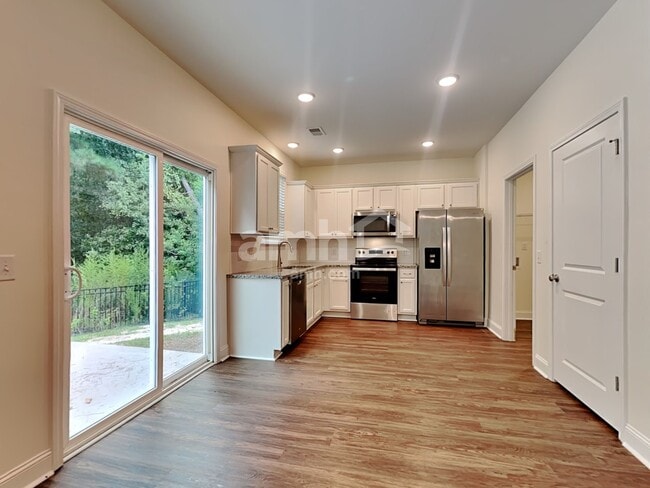 Photo - 622 W Lionel Rd