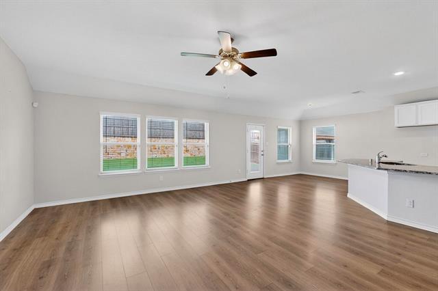 Photo - 222 Red Oak Dr