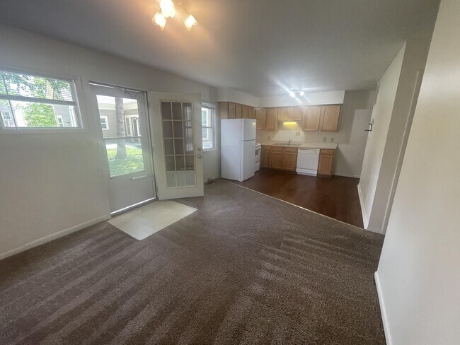 Photo - 521 E 7th St