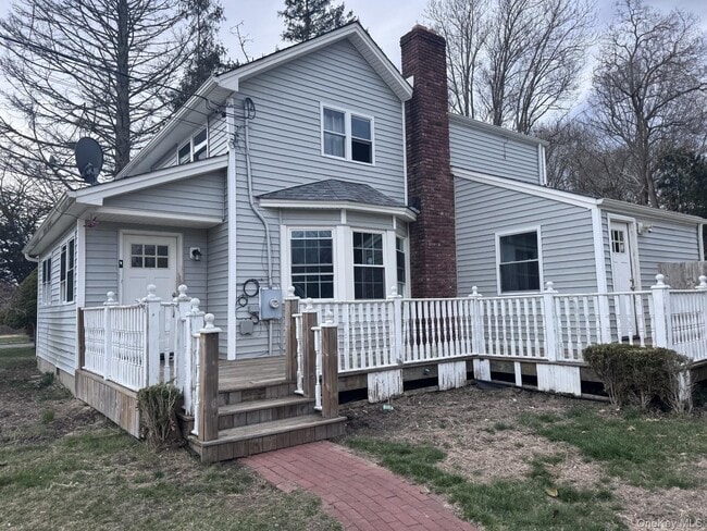 Building Photo - 35 Hallock Rd