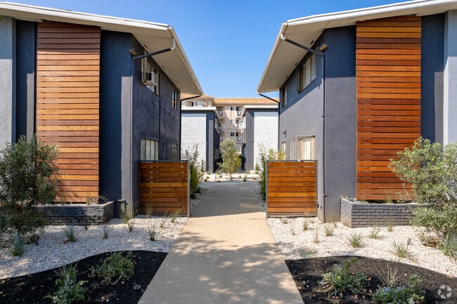 Photo - 858-860 3rd Street