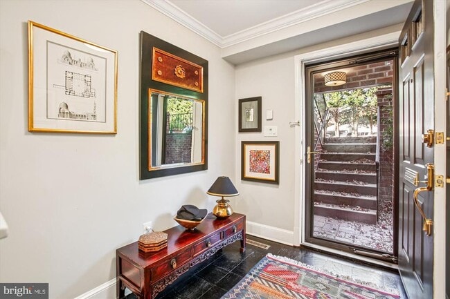 Building Photo - 3293 Sutton Pl NW