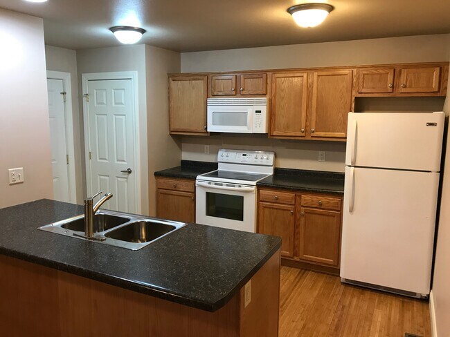 Kitchen - 103 Scenic Dr