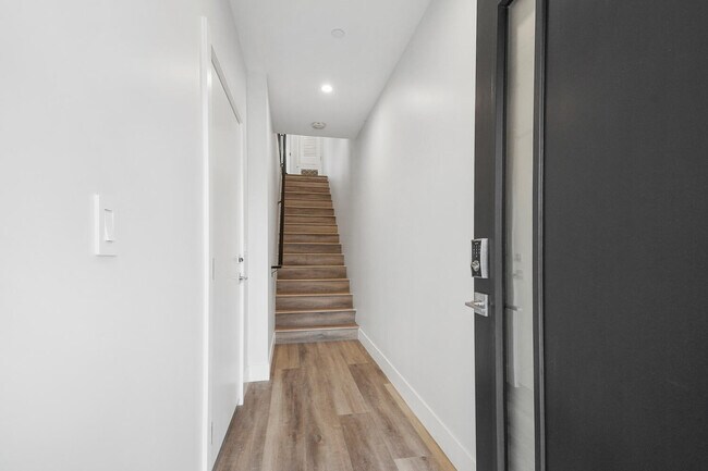 Photo - 4815 Elmwood Ave