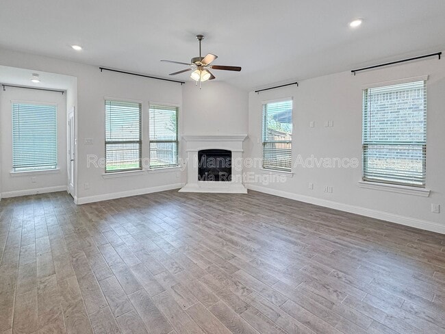 Photo - 2912 Log Cabin Dr