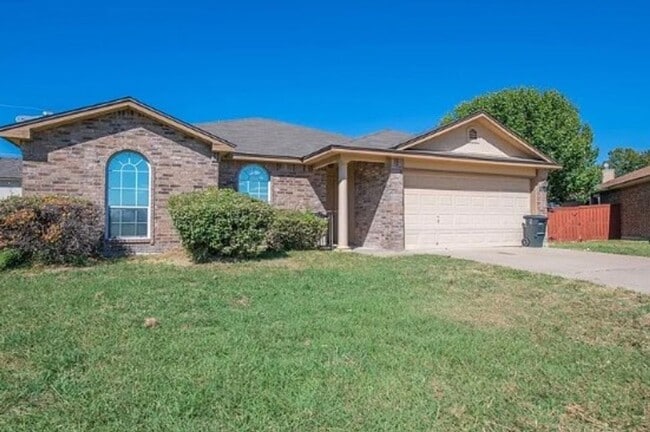Building Photo - BEAUTIFUL AND SPACIOUS HOME