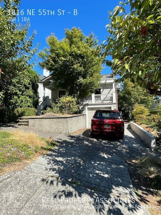 Building Photo - 1816 NE 55th St Unit B