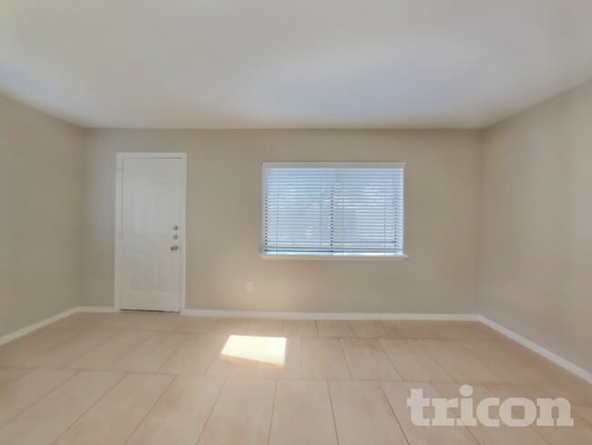 Photo - 5515 Fallengate Dr