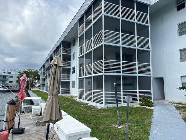 Photo - 3550 NE 169th St Unit 304