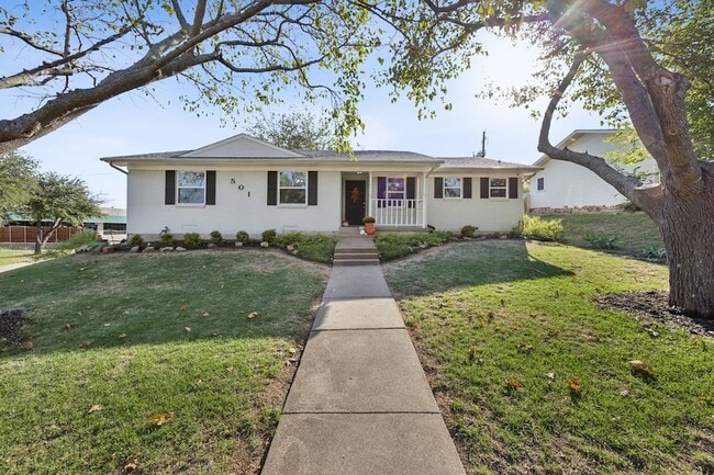 Photo - 501 Rogers Way