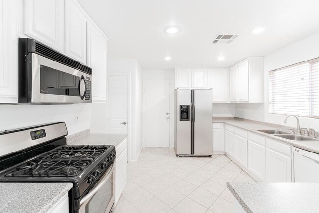 Photo - Huge 4 bedroom, 2.5 bath house in Summerlin!