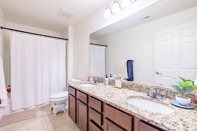 3BR, 3BA - 1,150SF - Primary Bathroom