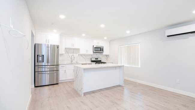 Building Photo - 12258 Vanowen St