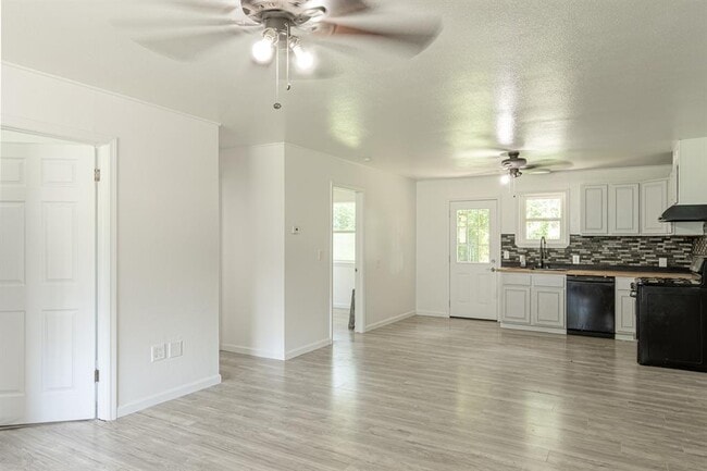 Photo - 124 W Brule St